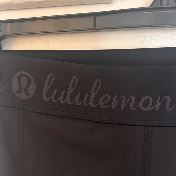 Lululemon Athletica Black Mid-Rise Pocket Shorts – Size S - Picture 4 of 9
